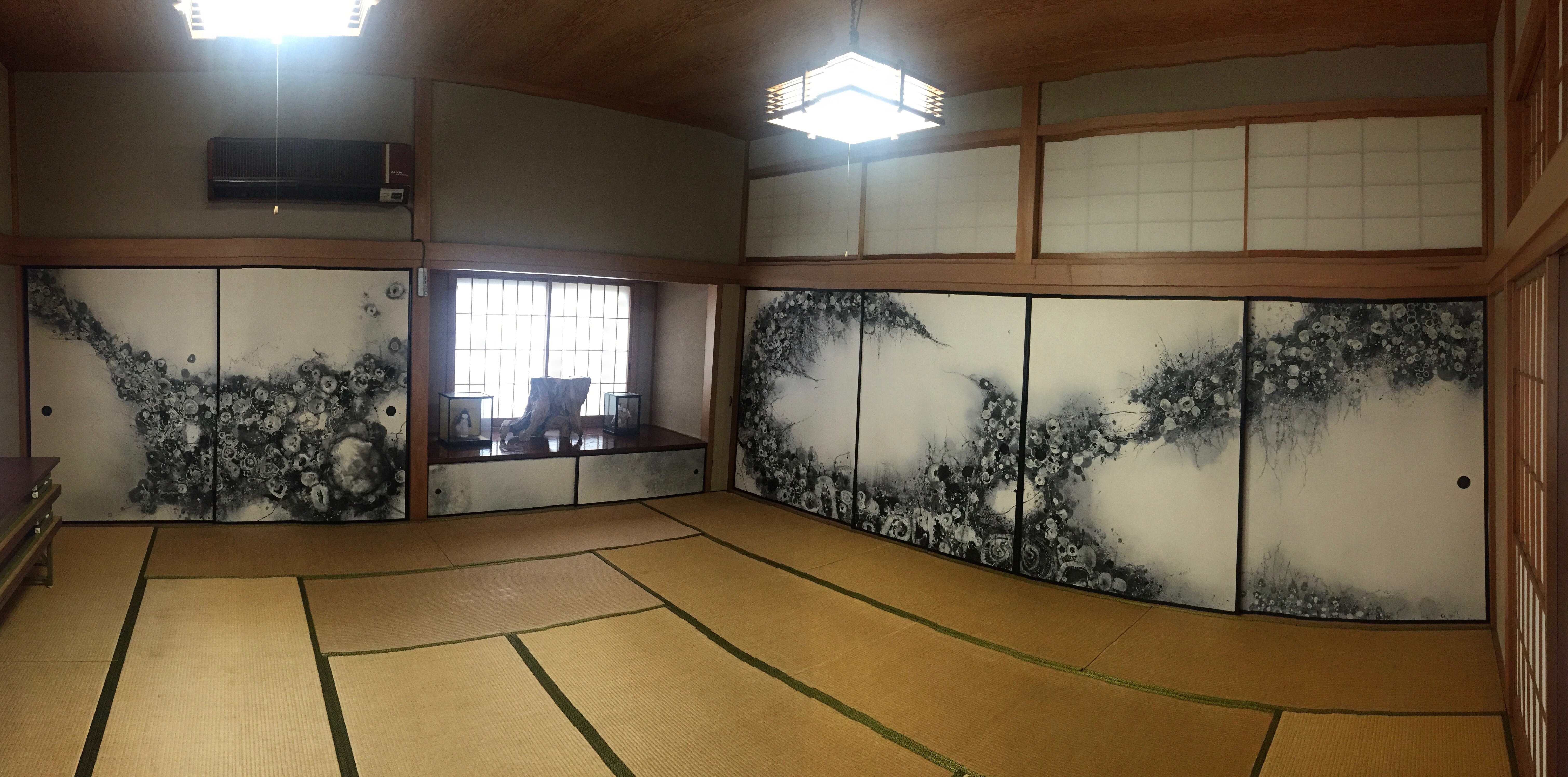 11月には、荒井恵子氏が描いた襖絵とコンサート