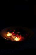 水盤に花を入れロウソクを浮かせました。とても綺麗でした。