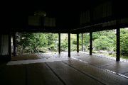 渡邊邸庭園を望む